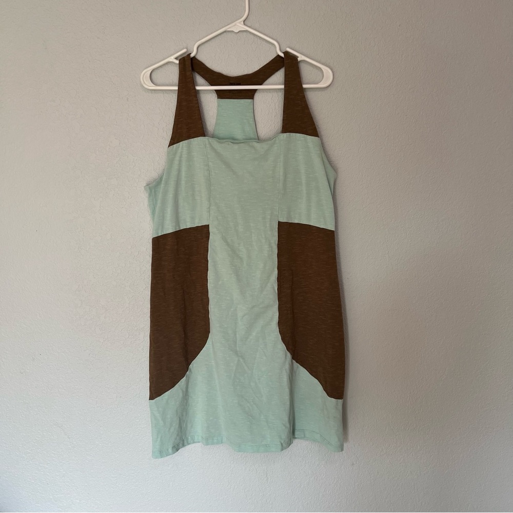 Horny toad racer back tank with built in bra.